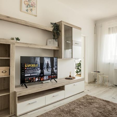 Malompark Apartman With Free Parking Debrecen Exterior foto